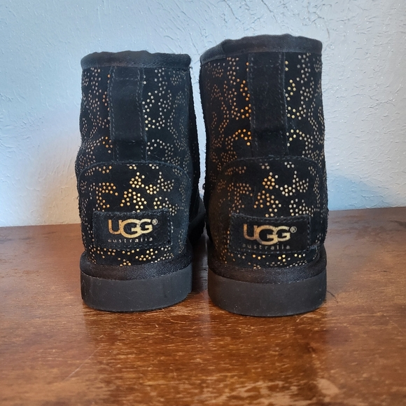 UGG black & gold size 5 booties - Picture 3 of 8